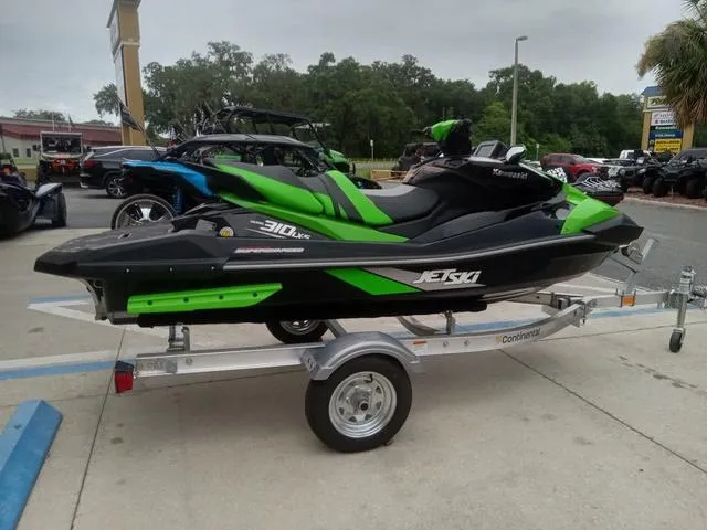 Slide: The Image of Kawasaki Ultra® 310LX-S 2025 - 19