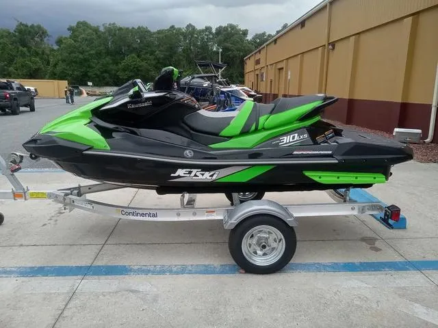 Slide: The Image of Kawasaki Ultra® 310LX-S 2025 - 8