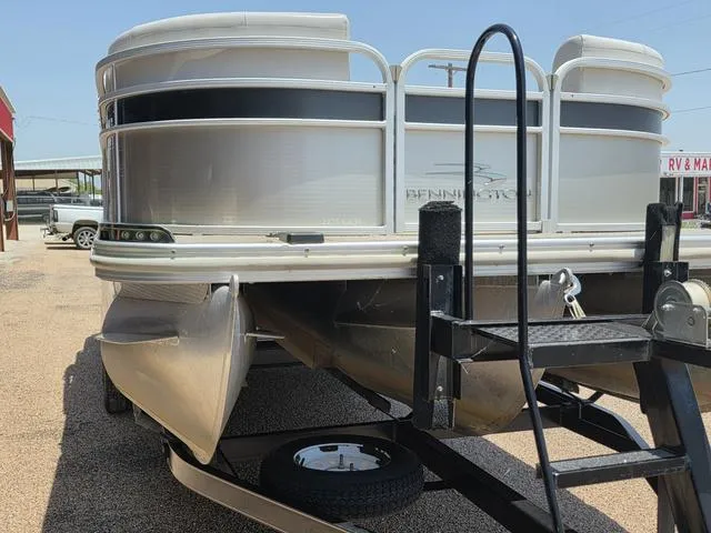 Slide: The Image of 2013 Bennington 2275GLW pontoon boat on a trailer, side view. - 5