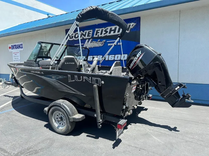 Slide: The Image of 2022 Lund 1650 Rebel XL Sport boat with Mercury engine on trailer. - 9