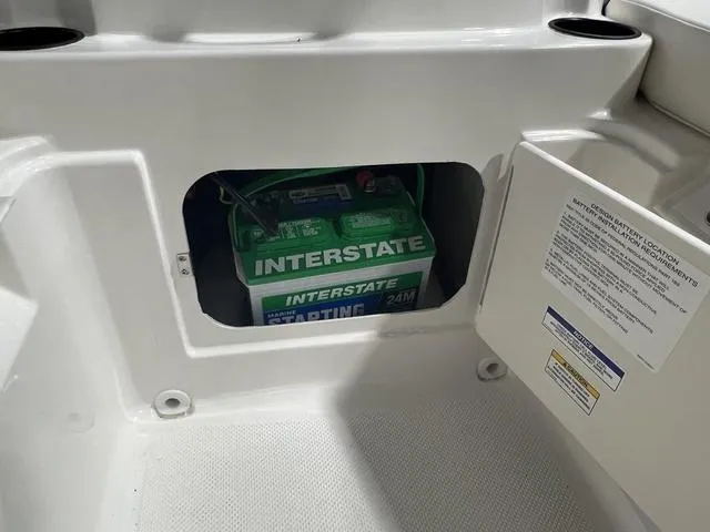 Slide: The Image of Bayliner Element E18 2025 - 10