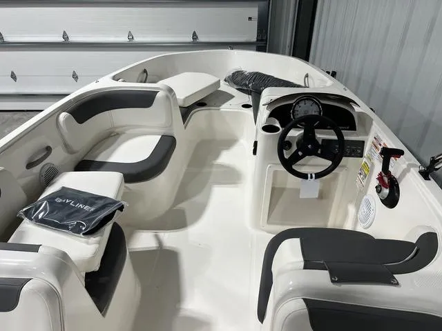 Slide: The Image of Bayliner Element E18 2025 - 11