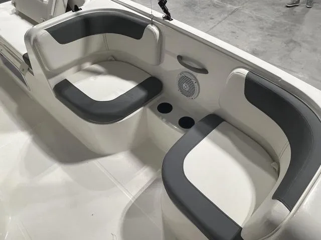 Slide: The Image of Bayliner Element E18 2025 - 12