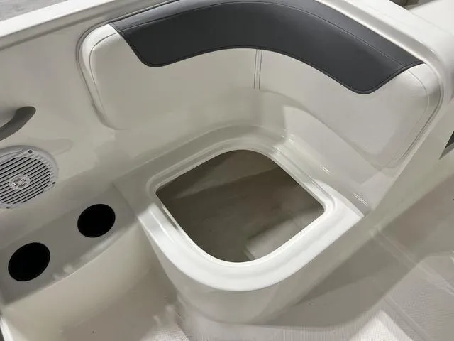 Slide: The Image of Bayliner Element E18 2025 - 13