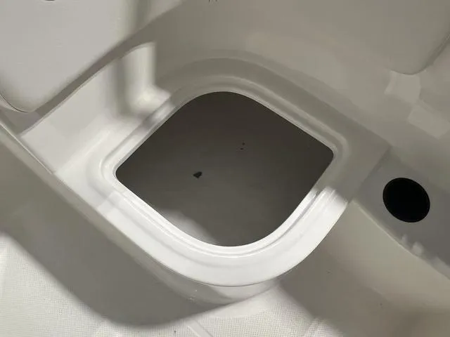 Slide: The Image of Bayliner Element E18 2025 - 14