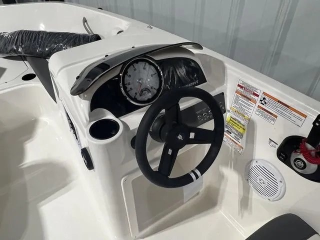 Slide: The Image of Bayliner Element E18 2025 - 16