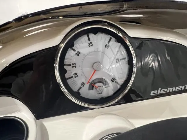 Slide: The Image of Bayliner Element E18 2025 - 17