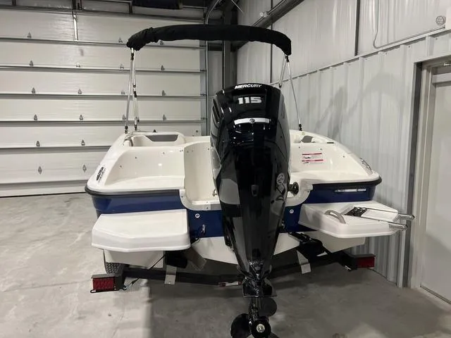 Slide: The Image of Bayliner Element E18 2025 - 4