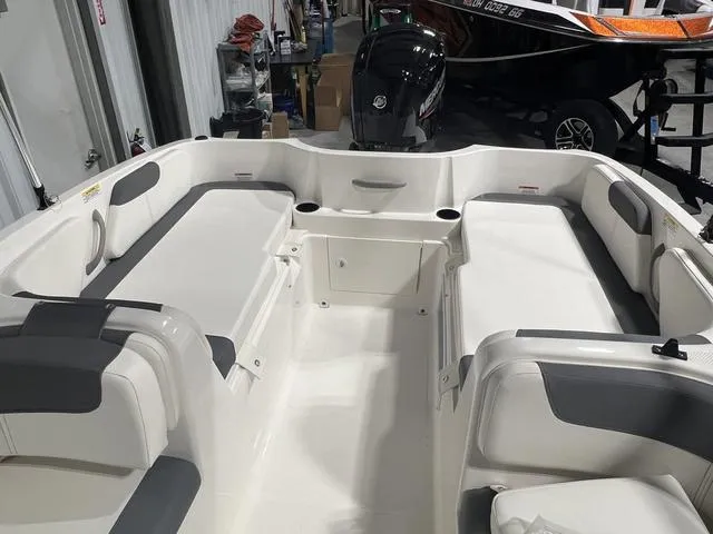 Slide: The Image of Bayliner Element E18 2025 - 7