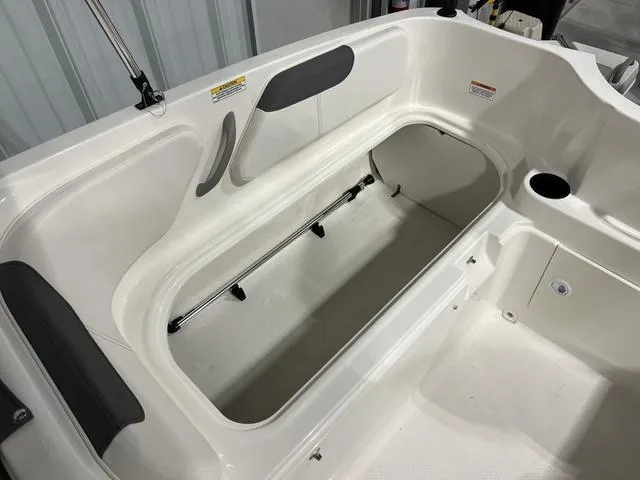 Slide: The Image of Bayliner Element E18 2025 - 8