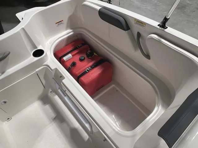 Slide: The Image of Bayliner Element E18 2025 - 9