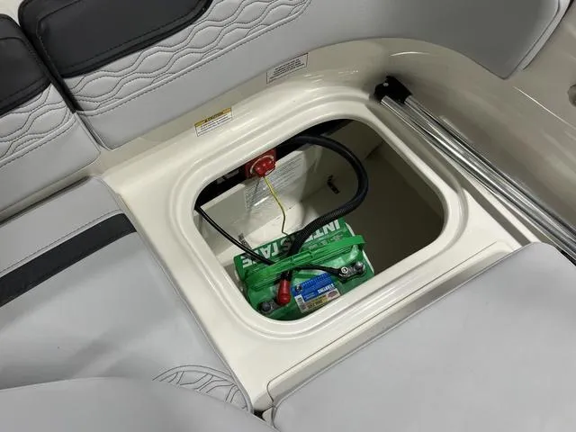 Slide: The Image of Bayliner M17 2025 - 10