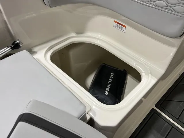 Slide: The Image of Bayliner M17 2025 - 13