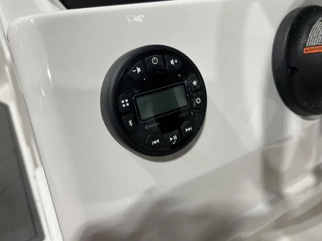 Slide: The Image of Bayliner M17 2025 - 15