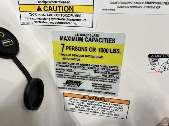 Slide: The Image of Bayliner M17 2025 - 17