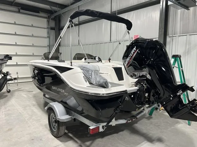 Slide: The Image of Bayliner M17 2025 - 2