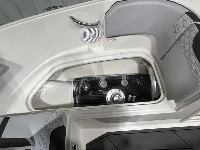 Slide: The Image of Bayliner M17 2025 - 20