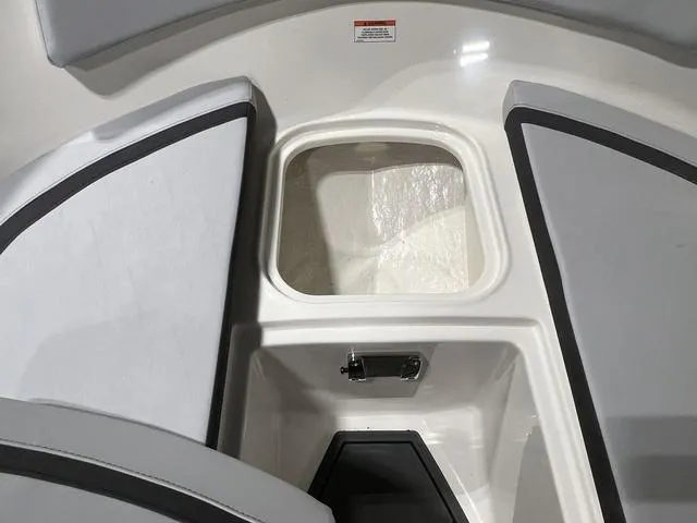 Slide: The Image of Bayliner M17 2025 - 21