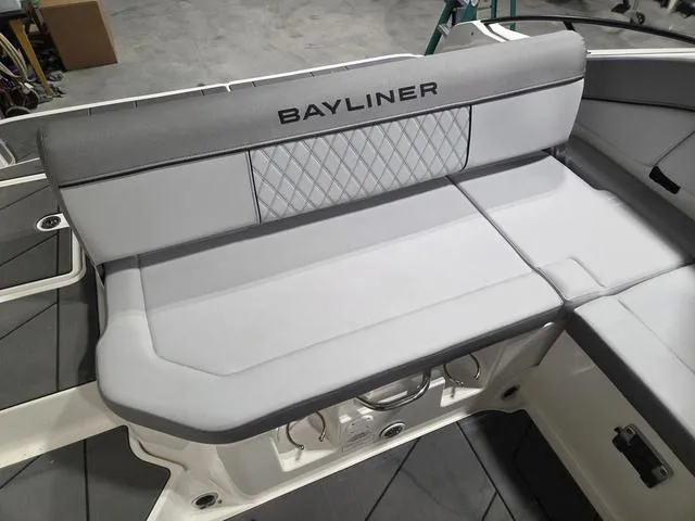 Slide: The Image of Bayliner D22I 2025 - 10