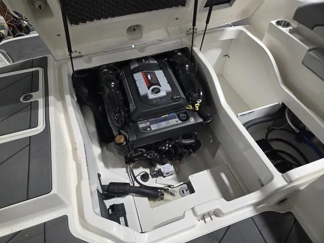 Slide: The Image of Bayliner D22I 2025 - 11