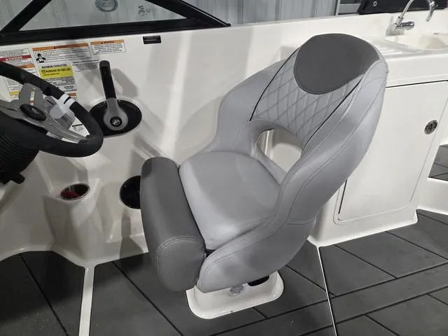 Slide: The Image of Bayliner D22I 2025 - 17