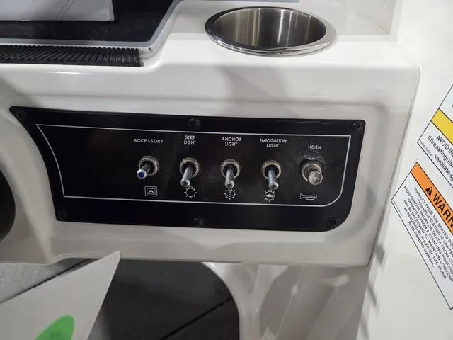 Slide: The Image of Bayliner D22I 2025 - 20