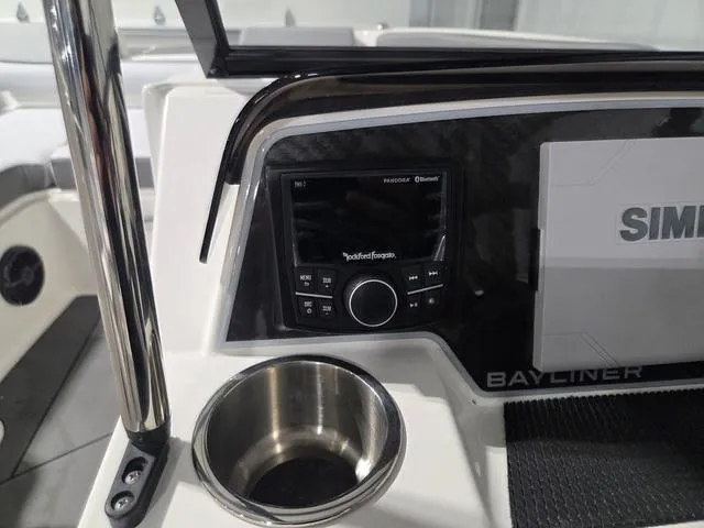 Slide: The Image of Bayliner D22I 2025 - 21