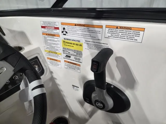 Slide: The Image of Bayliner D22I 2025 - 22