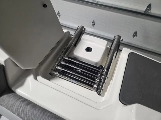 Slide: The Image of Bayliner D22I 2025 - 29