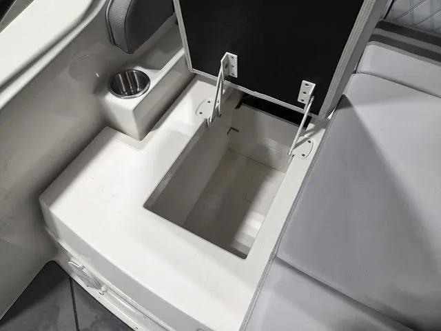 Slide: The Image of Bayliner D22I 2025 - 8