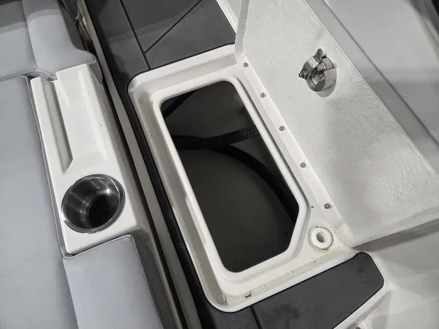 Slide: The Image of Bayliner D22I 2025 - 9