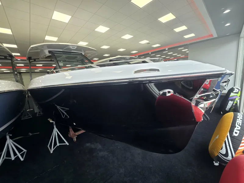 Slide: The Image of Monterey ELITE 30` 2027 - 15