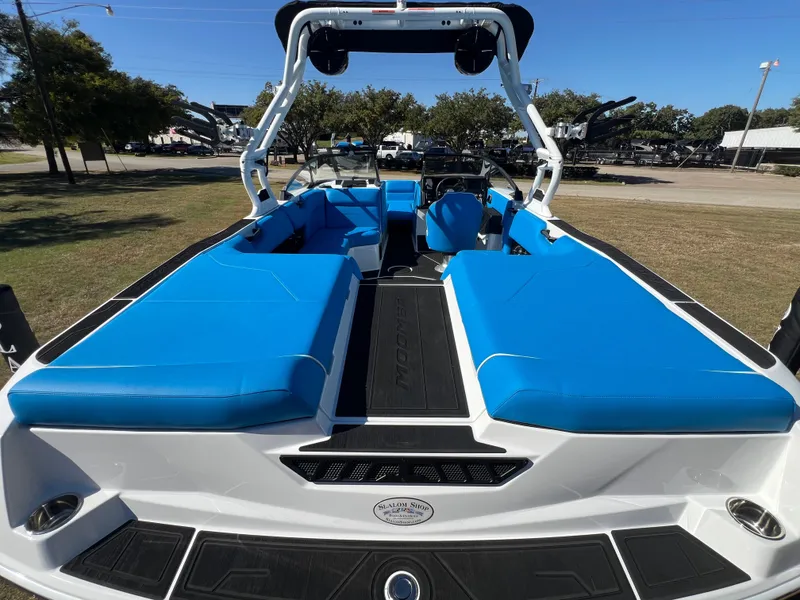 Slide: The Image of 2026 MOOMBA MAX - Image 10 - 10