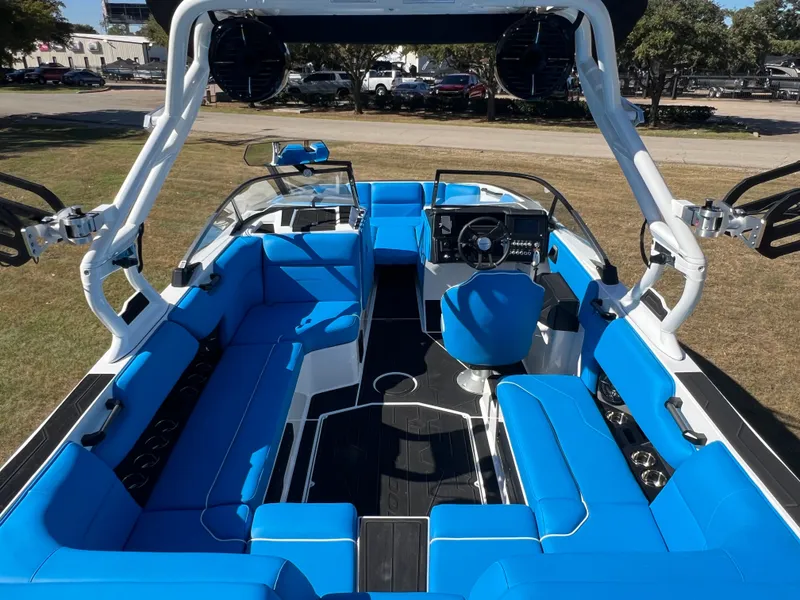 Slide: The Image of 2026 MOOMBA MAX - Image 11 - 11