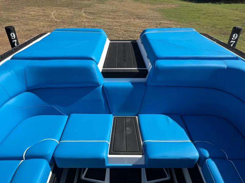 Slide: The Image of 2026 MOOMBA MAX - Image 12 - 12