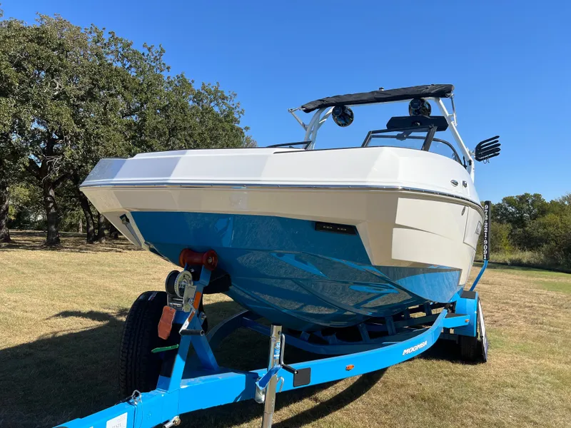 Slide: The Image of 2026 MOOMBA MAX - Image 2 - 2