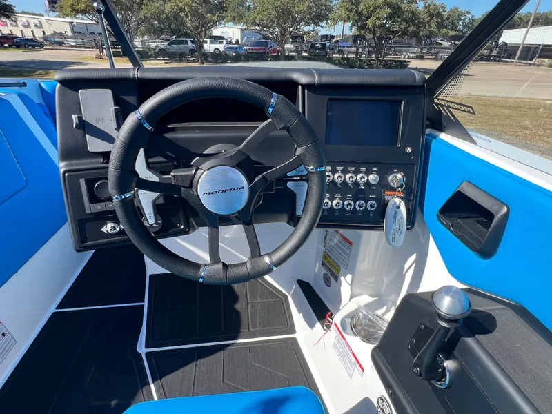 Slide: The Image of 2026 MOOMBA MAX - Image 21 - 21