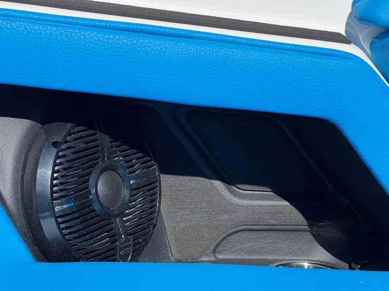 Slide: The Image of 2026 MOOMBA MAX - Image 31 - 31