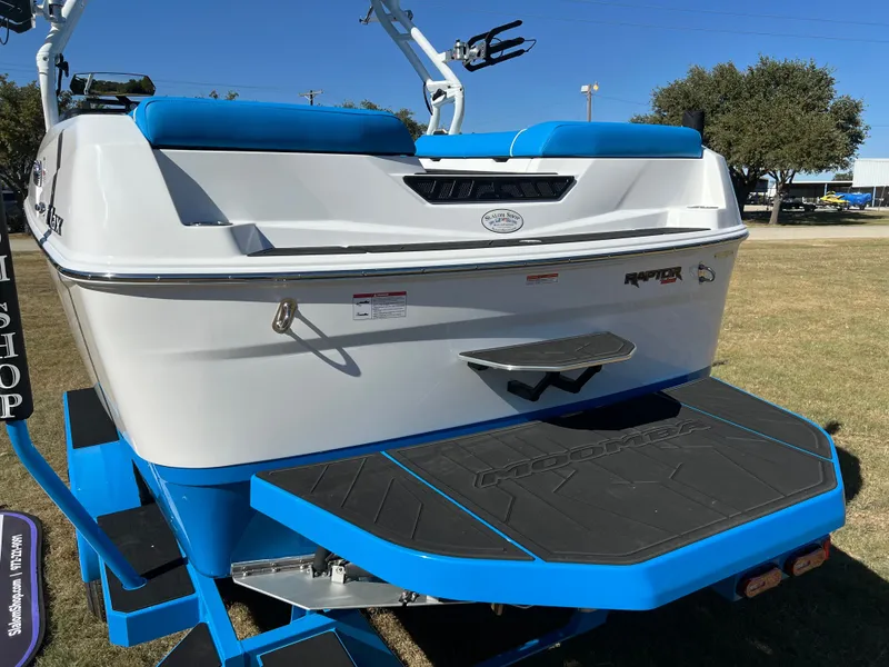 Slide: The Image of 2026 MOOMBA MAX - Image 9 - 9