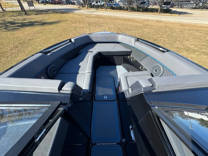 Slide: The Image of 2026 COBALT R8 SURF - Image 17 - 17