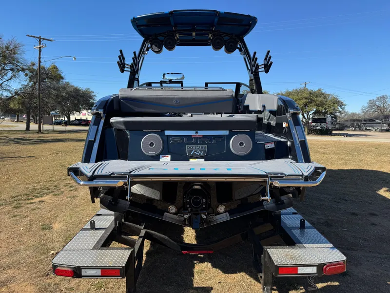 Slide: The Image of 2026 COBALT R8 SURF - Image 6 - 6