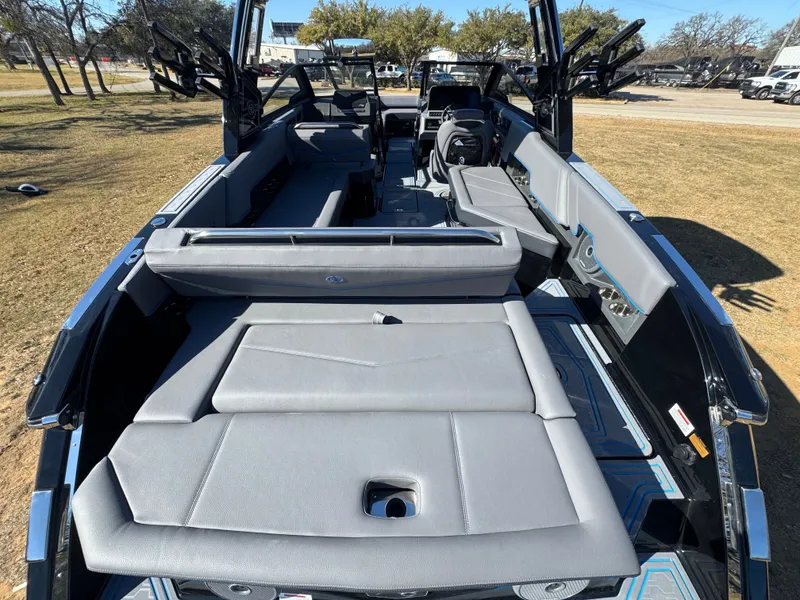 Slide: The Image of 2026 COBALT R8 SURF - Image 7 - 7