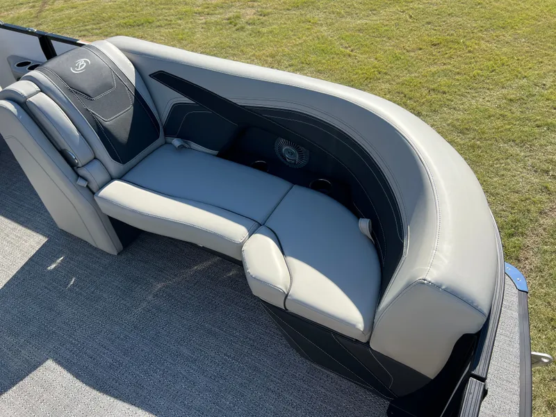 Slide: The Image of 2026 BARLETTA C22UC - Image 13 - 13