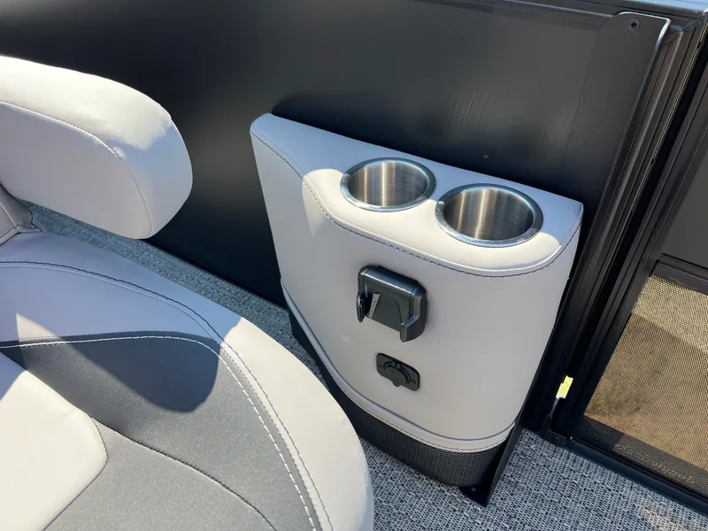 Slide: The Image of 2026 BARLETTA A22UC - Image 15 - 15