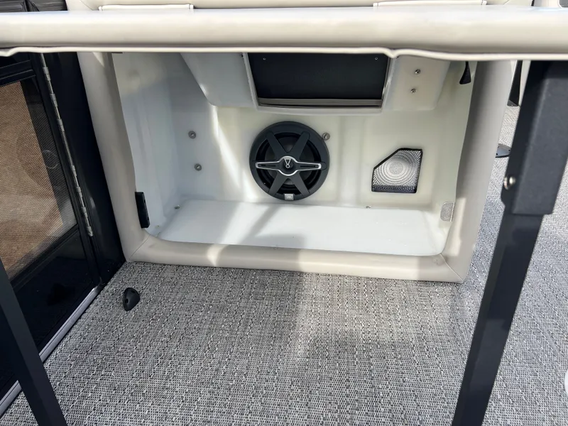 Slide: The Image of 2026 BARLETTA 23M CORSA - Image 18 - 18