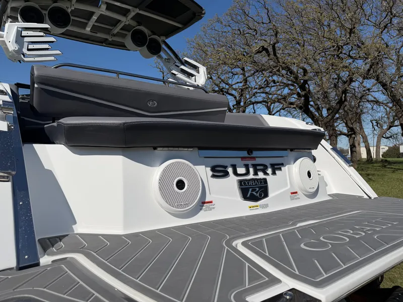 Slide: The Image of 2026 COBALT R6 SURF - Image 11 - 11