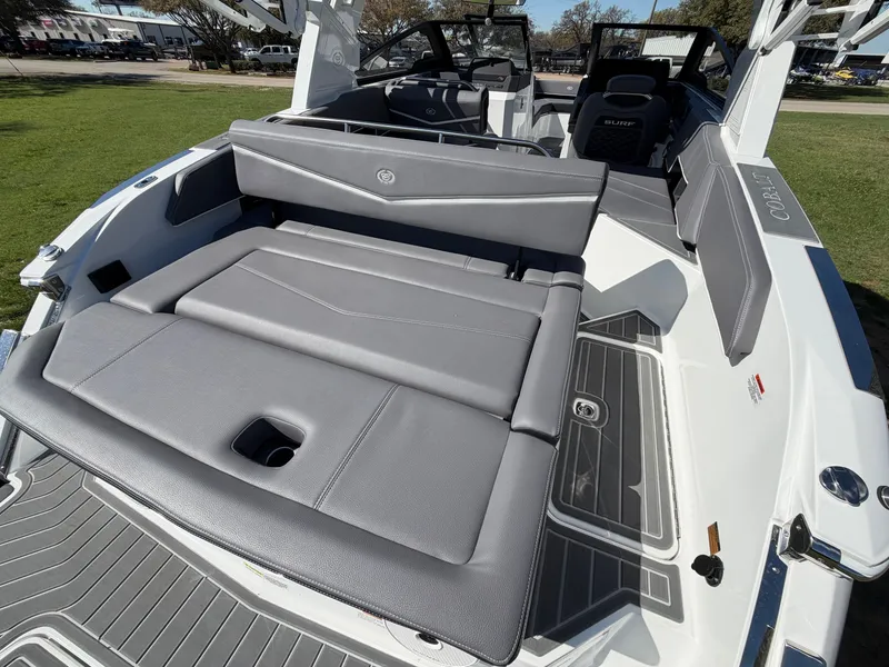 Slide: The Image of 2026 COBALT R6 SURF - Image 13 - 13