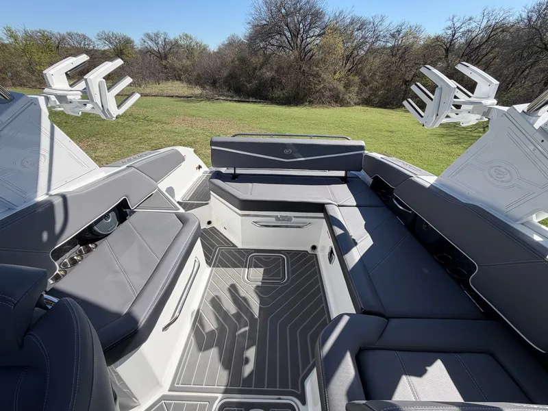 Slide: The Image of 2026 COBALT R6 SURF - Image 15 - 15