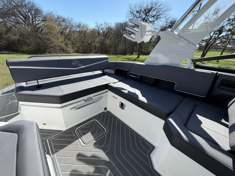 Slide: The Image of 2026 COBALT R6 SURF - Image 16 - 16