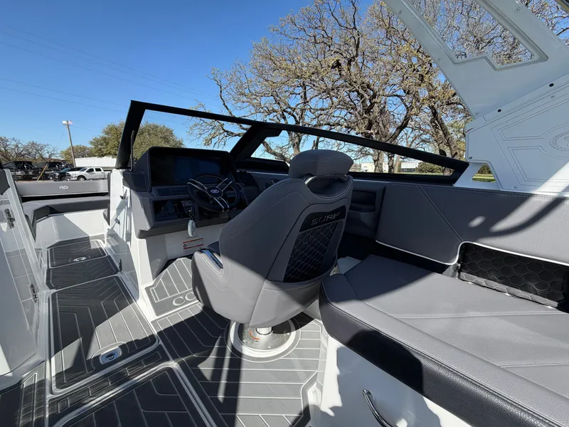 Slide: The Image of 2026 COBALT R6 SURF - Image 19 - 19